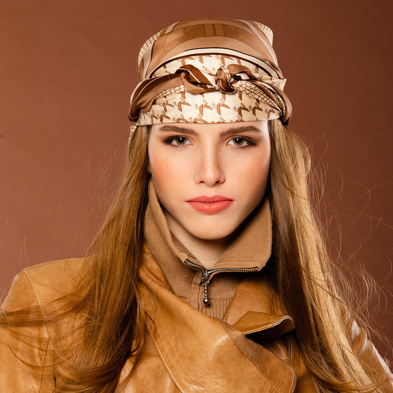 Clasic logo silk scarf