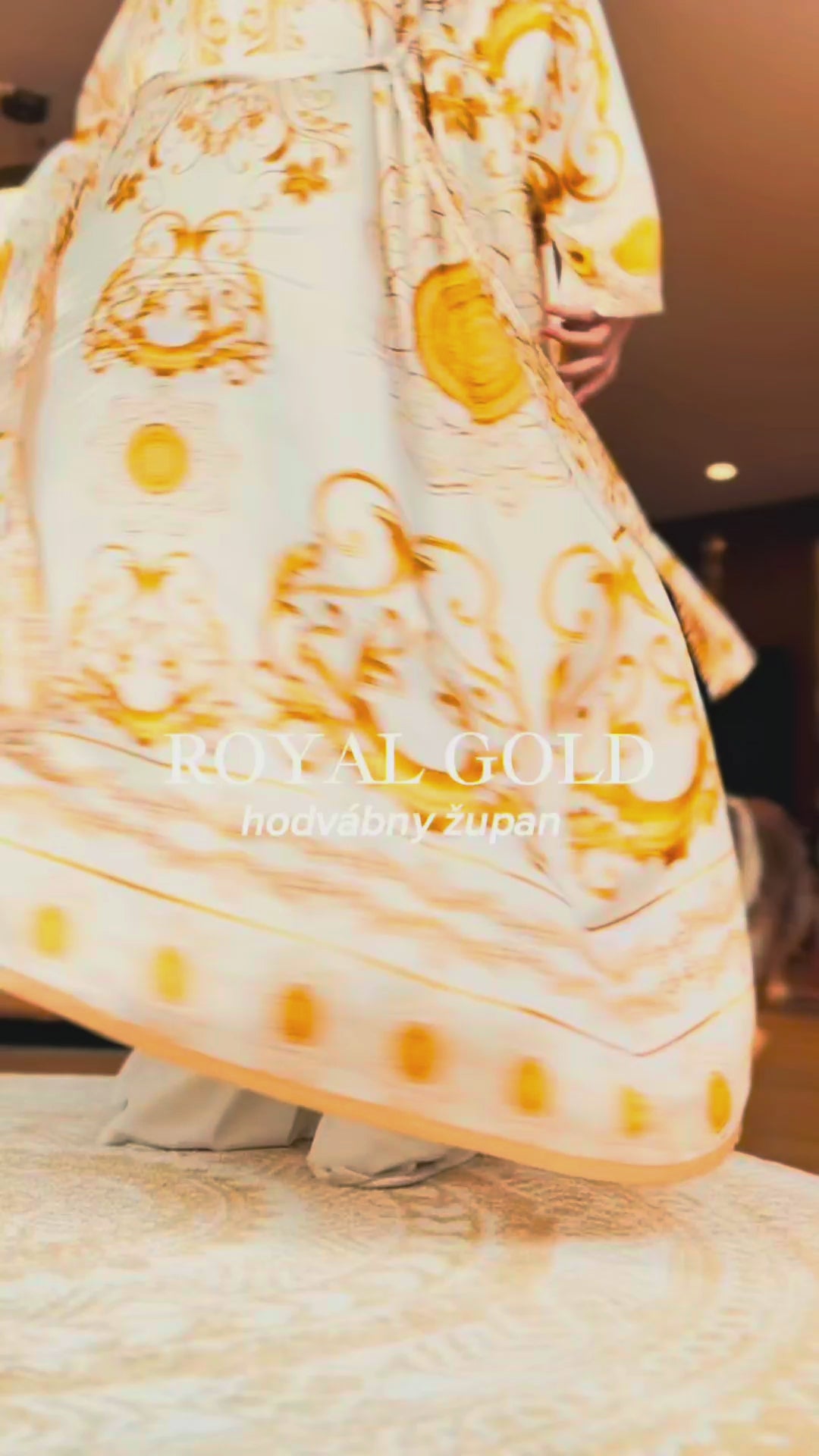 OneByOne product video: Royal Gold (64512f0d3bbbc9-KR487214138.mp4)